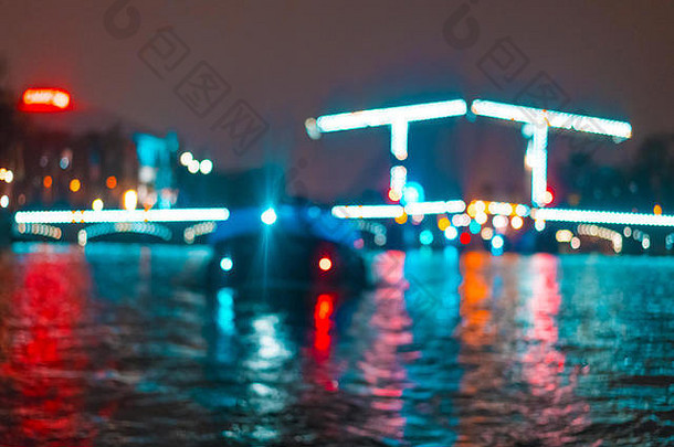 晚上照明建筑船运河