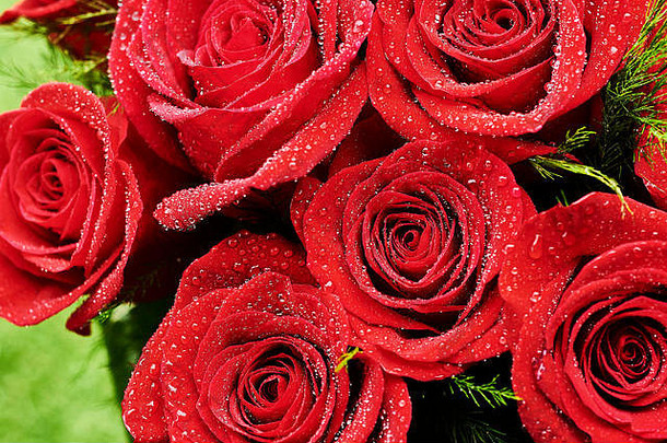 细节红色的玫瑰花束