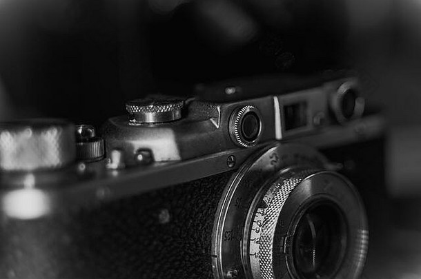 关闭古董相机复古的技术黑色的白色照片