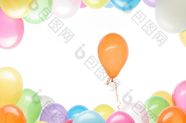 概念图像橙色气球不断上升的色彩斑斓的集团白色背景