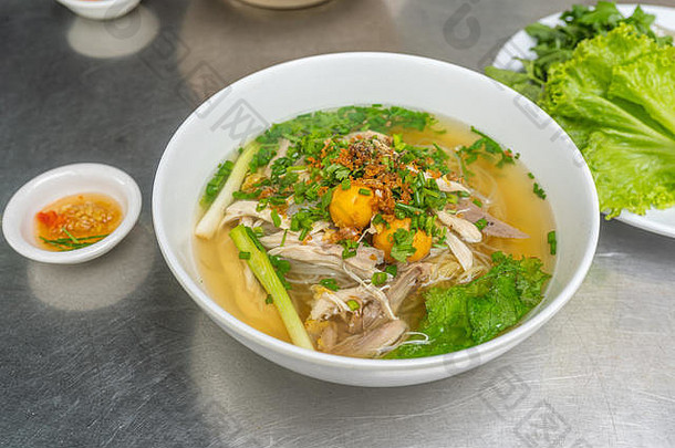 特写镜头照片越南鸡巨像面条汤碗