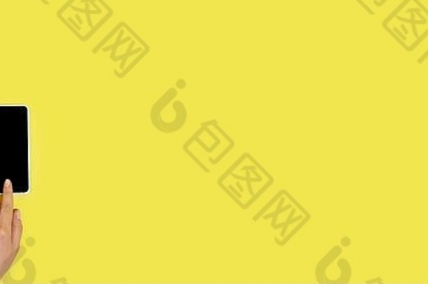 手小工具设备前视图空白屏幕Copyspace简约风格技术现代市场营销负空间摩天观景轮黄色的颜色背景时尚的时尚的