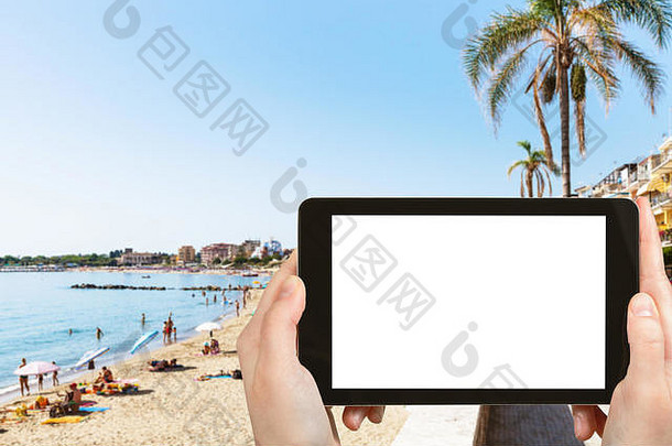 旅行概念旅游照片城市沙子海滩贾尔迪尼-纳克索斯小镇西西里意大利夏天季节平板电脑减少屏幕广告