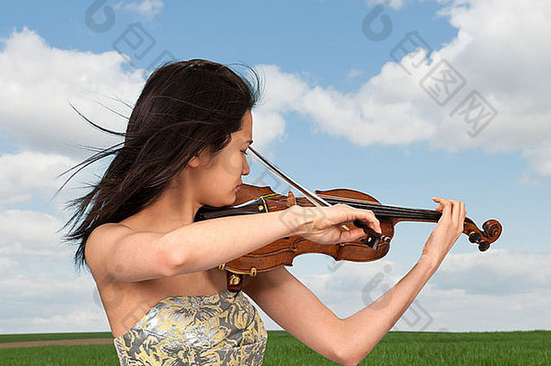 年轻的女小提琴球员