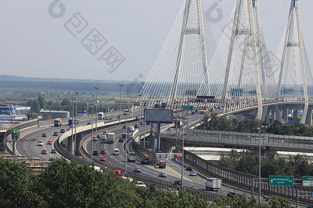 现代斜拉桥桥河neva彼得堡前视图