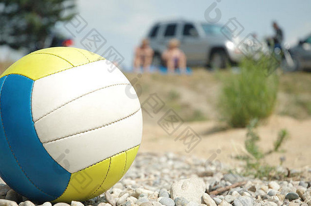 排球球岩石海滩人背景