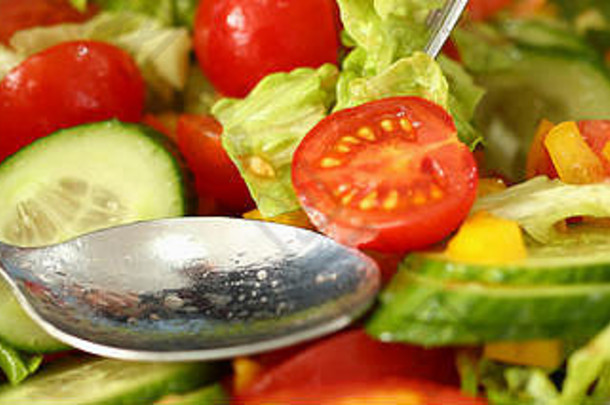 银叉板混合沙拉新鲜的蔬菜