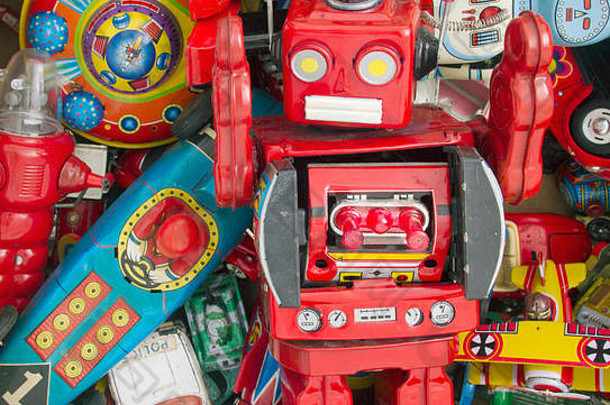 大红色的机器人很多古董玩具