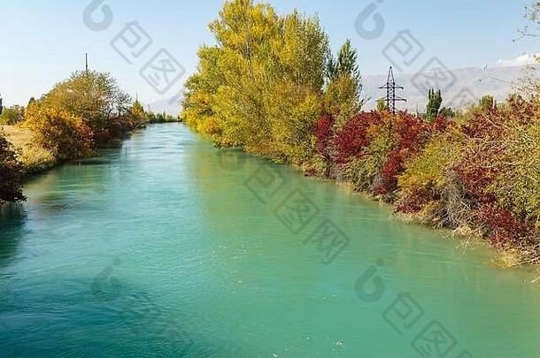 灌溉运河chuy省吉尔吉斯斯坦秋天景观