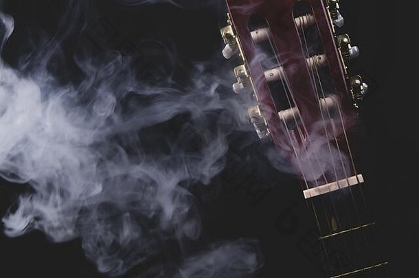 吉他烟黑色的背景声音乐的仪器字符串吉他脖子
