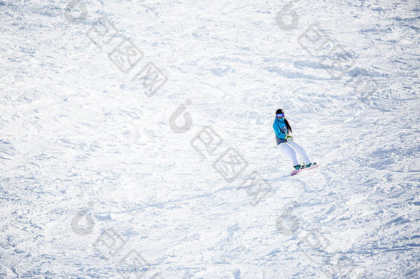 图像体育女人滑雪雪坡