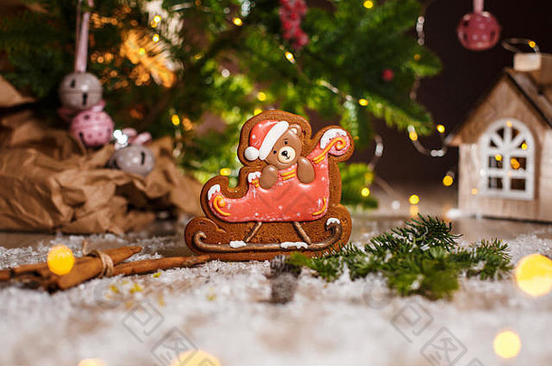 假期传统的食物面包店姜饼圣诞节熊雪橇舒适的装饰加兰灯