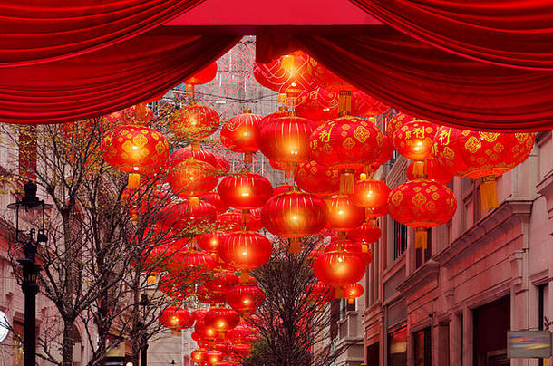 美丽的街中国人灯笼庆祝中国人一年在香港香港街道装饰