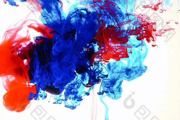 红色的蓝色的墨水水拍摄高速度相机靛蓝油漆下降了反应创建摘要云形成蜕变白色