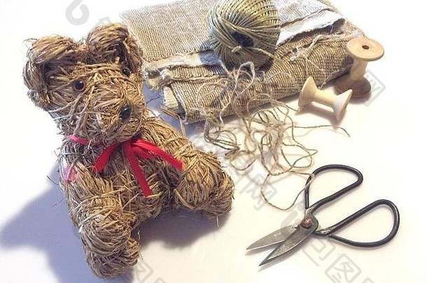 手工制作的泰迪稻草包裹绳