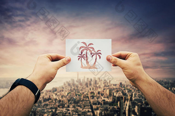 男人。手持有白色纸表棕榈树图标大城市城市背景祝假期异国情调的岛旅行概念离开