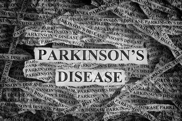 帕金森症疾病撕裂块纸单词帕金森症疾病概念图像黑色的白色特写镜头