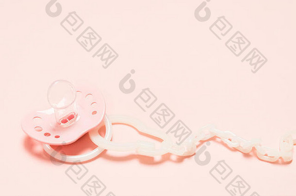 婴儿硅胶矫正派菲尔粉红色的颜色通风孔塑料持有人粉红色的背景童年新生儿概念婴儿塑料