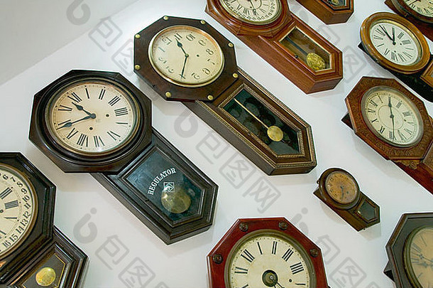 集合古董时钟时钟墙