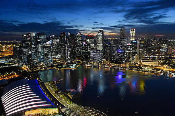 新加坡玛丽娜湾蓝色的小时