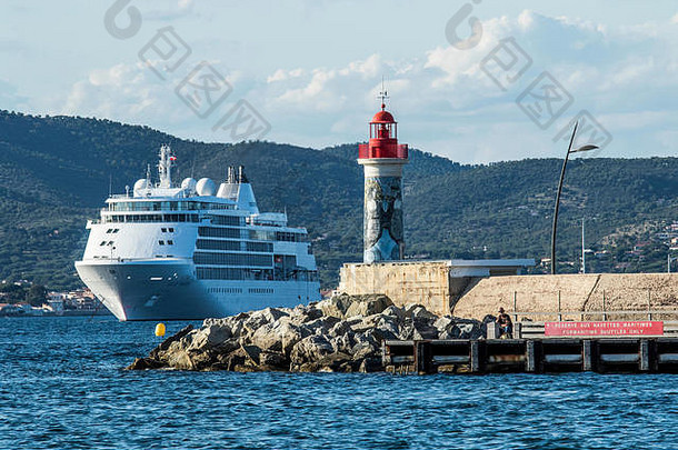 夏天生活港口圣特罗佩法国公共游艇法拉利灯塔艺术停车计时器海海鸥