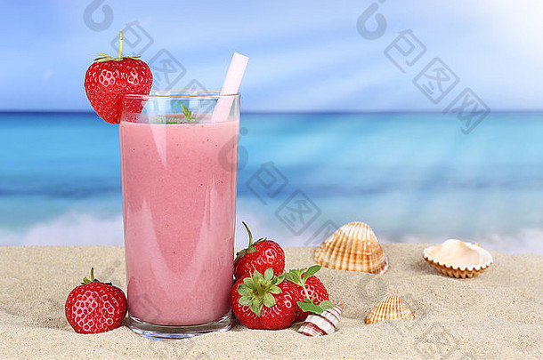草莓奶昔水果汁草莓水果夏天海滩