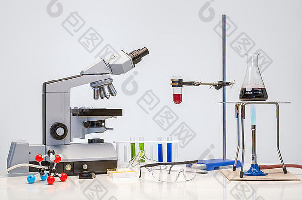 科学板凳上显微镜化学物质本生燃烧器设备