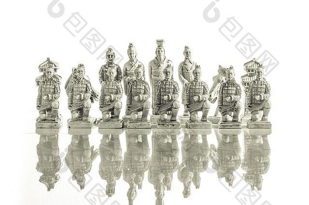 关闭照片国际象棋块孤立的白色背景古董亚洲风格