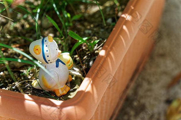 装饰花园塑料鸭花盆阳光明媚的一天明信片模型
