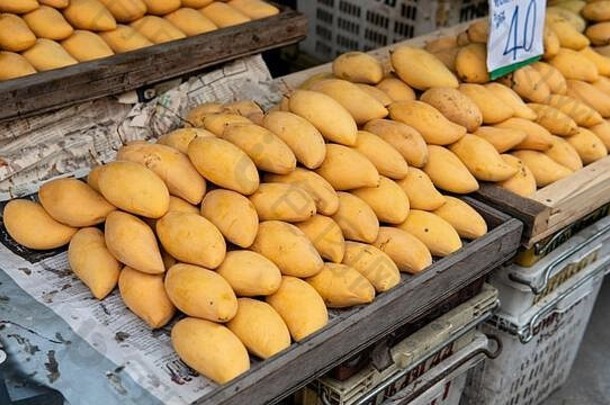 购买热带水果市场亚洲芒果水果烹饪吃