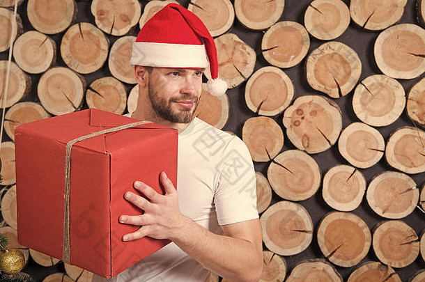 拳击一天概念男子气概红色的他持<strong>有礼</strong>物圣诞节一年礼物准备快乐假期庆祝<strong>活动</strong>圣诞老人男人。盒子木日志背景