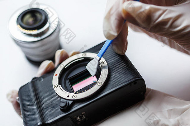 特写镜头mirrorless数字APS-C脏相机矩阵传感器清洁维护拭子摄影师清洁photocamera白色后台支持