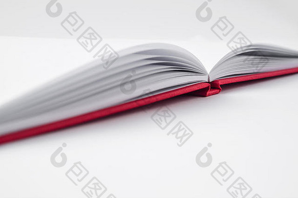 设计概念的角度来看视图红色的精装书笔记本开放翻转旋度滚页面孤立的背景模型渲染