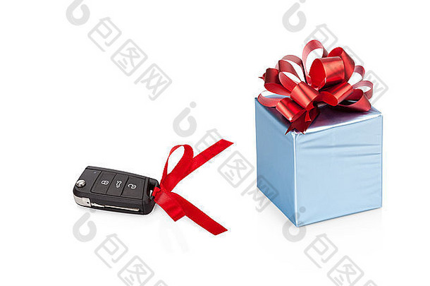 礼物概念车键蓝色的礼物盒子红色的丝带孤立的白色