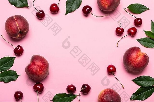 粉红色的夏天背景框架成熟的桃<strong>子</strong>樱桃复制空间