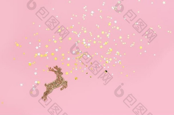 木鹿装饰粉红色的背景金星星圣诞节一年概念