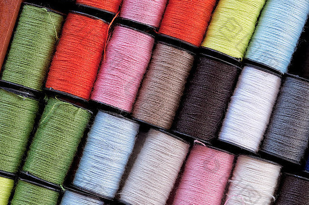 色彩鲜艳的棉花卷