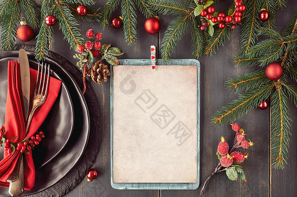 圣诞节菜单模型黑暗背景黑色的盘子古董餐具圣诞节装饰绿色红色的空间文本设计