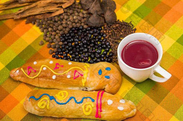 视图传统的厄瓜多尔菜可乐莫拉达guaguas de pan锅色彩斑斓的面料