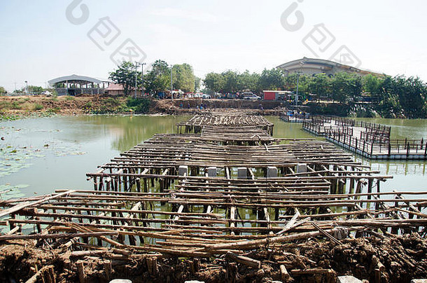 亚洲泰国工人团队工作构建器建筑桥建设网站布恩波拉菲特公共公园12月那空sawa