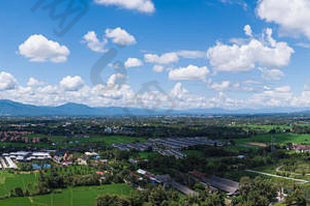 前视图大米帕迪字段北部泰国