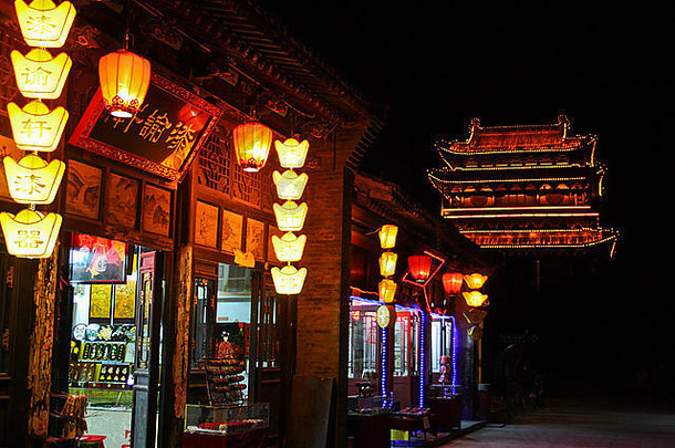 明亮的晚上灯古老的中国人城市平遥中国