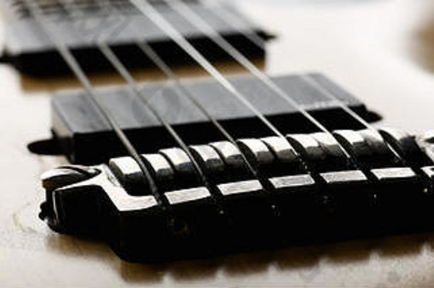 经典形状木电吉他紫檀脖子