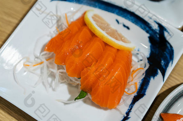 大马哈鱼生鱼片日本风格食物