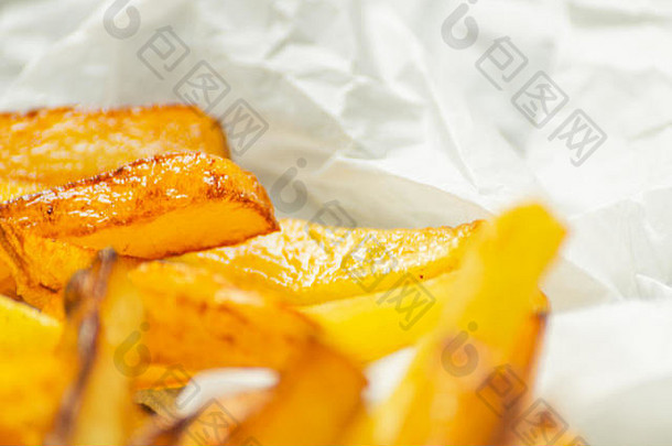 特写镜头金薯条准备新鲜的土豆油腻的美味的食物unhealty