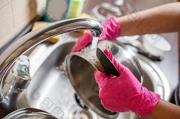 女人橡胶手套洗菜能保持首页清洁房子