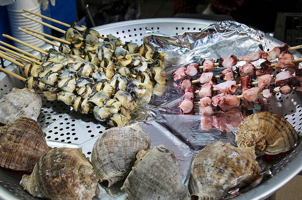 鱿鱼串烧烤街市场首尔南韩国