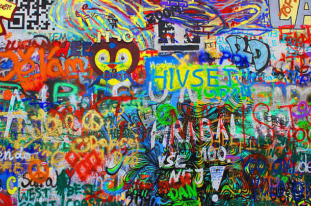 色彩斑斓的涂鸦著名的约翰列侬墙布拉格捷克共和国欧洲