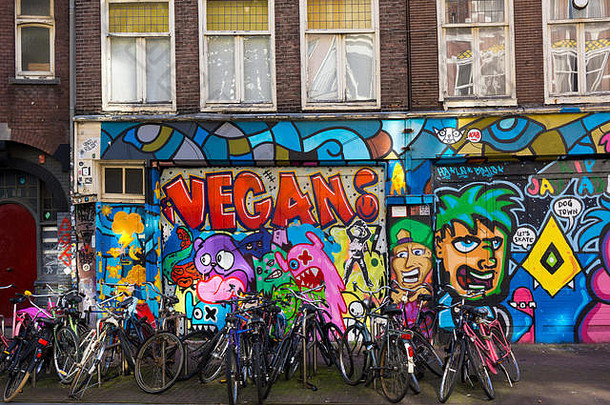 ots自行车停前面建筑画涂鸦
