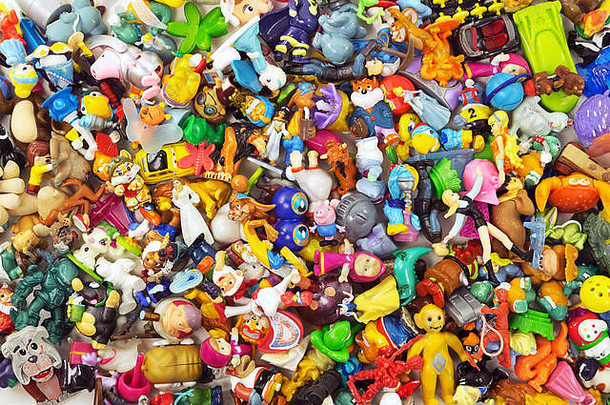 堆小玩具包括友善惊喜背景